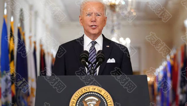 美国总统乔·拜登于2021年3月11日在华盛顿特区白宫东厅举行的Covid-19大流行开始周年纪念日上发表讲话d.jpg