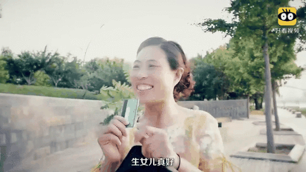 20多岁小伙看上大妈，说好的100结果只给50，大妈：我要让你坐牢