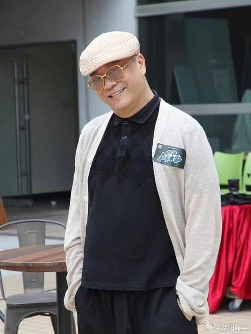 61岁的中国香港知名男演员——欧阳震华，凌晨疑惑地连发两文。