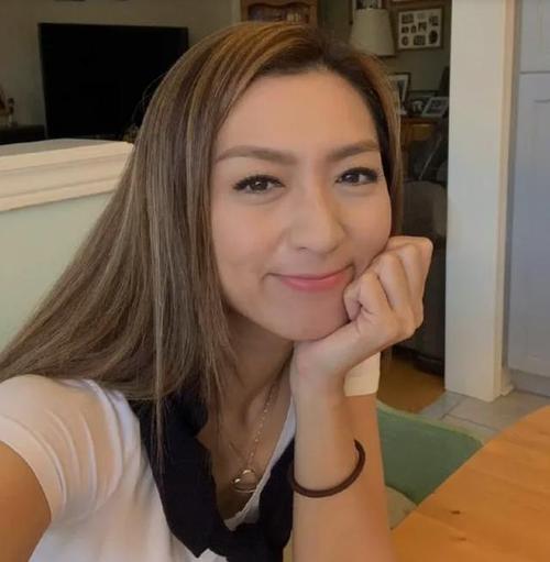 不值！TVB实力女星沦为四线角色，曾被父亲嘲讽是主角身边的配角