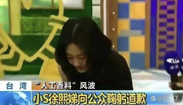小S家中热舞,意外踹倒许雅钧珍藏版公仔,忙向公仔道歉举止搞笑