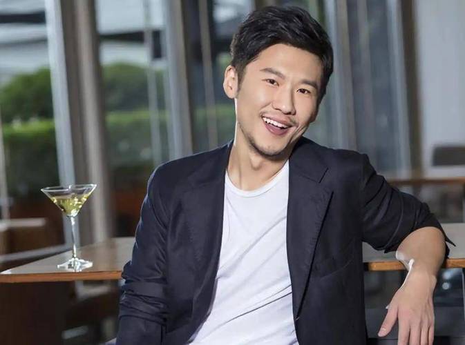 超市偶遇殷桃拍戏,气质惊艳但略显沧桑,男演员是王馥荔儿子王骁