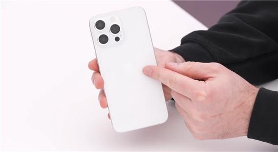 iPhone15ProMax机模上手：1.57mm超窄边框、TypeC接口