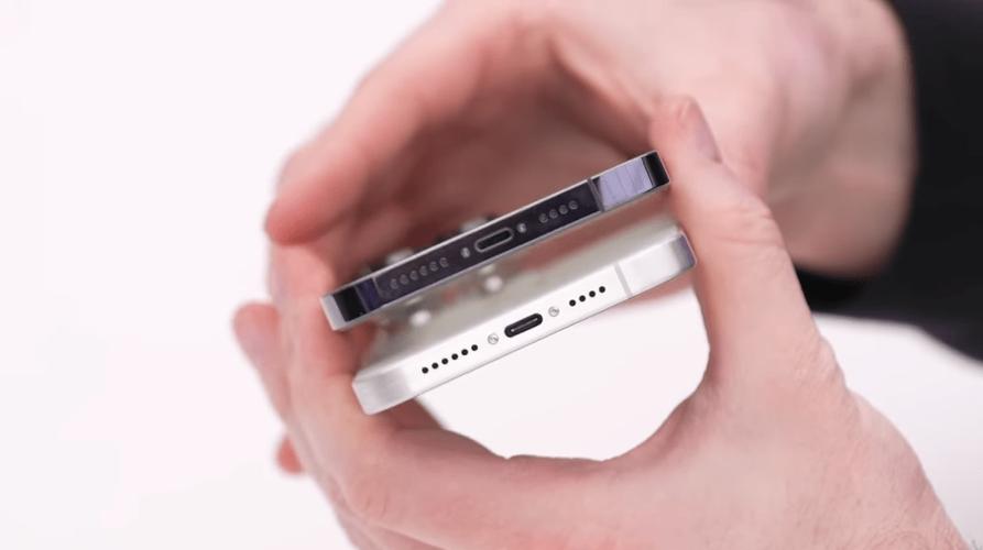 iPhone15ProMax机模上手:1.57mm超窄边框、TypeC接口
