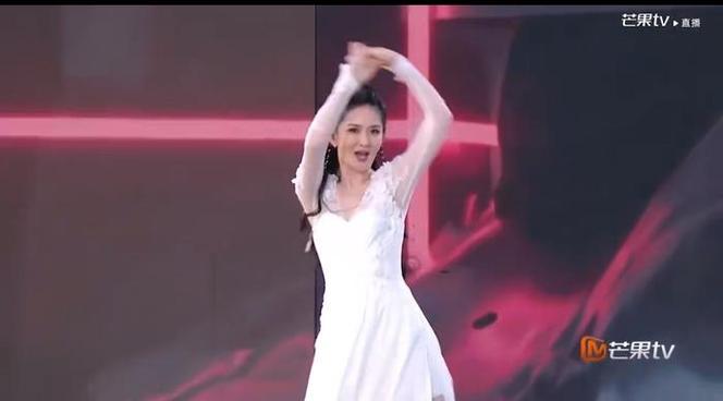 《浪姐4》成团夜，ella站C位成团，谢娜夺年度姐姐，复活姐姐陪跑