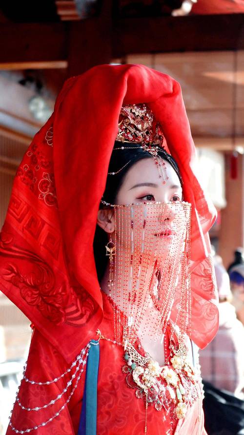 《长月烬明》未播先“撕”，陈都灵让妆白鹿？造型不对板引骂战