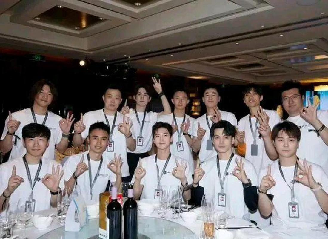 杨洋五一组织同学聚会，自掏腰包超阔气，精心策划活动，玩得好嗨