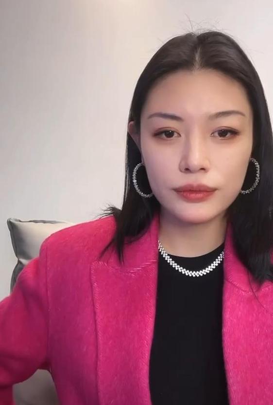 汪峰和小苹果成葛荟婕直播间热门话题，实锤新女友也疑似她传出！