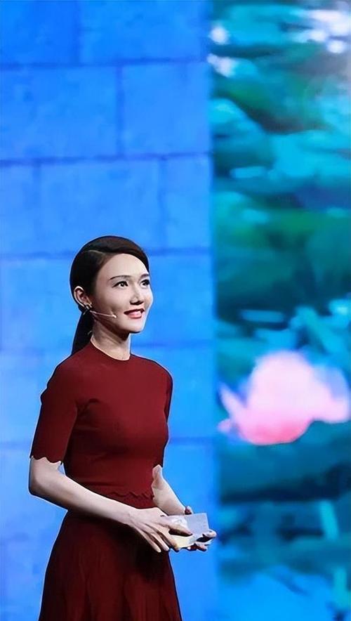 央视女主持人调整，龙洋调岗有望成“一姐”，95后小花被重用