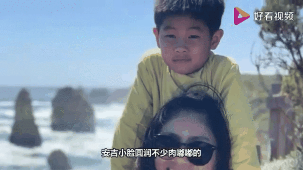 胡可晒儿子近照,安吉小鱼儿好胖越来越像,网友:还我东北宋仲基