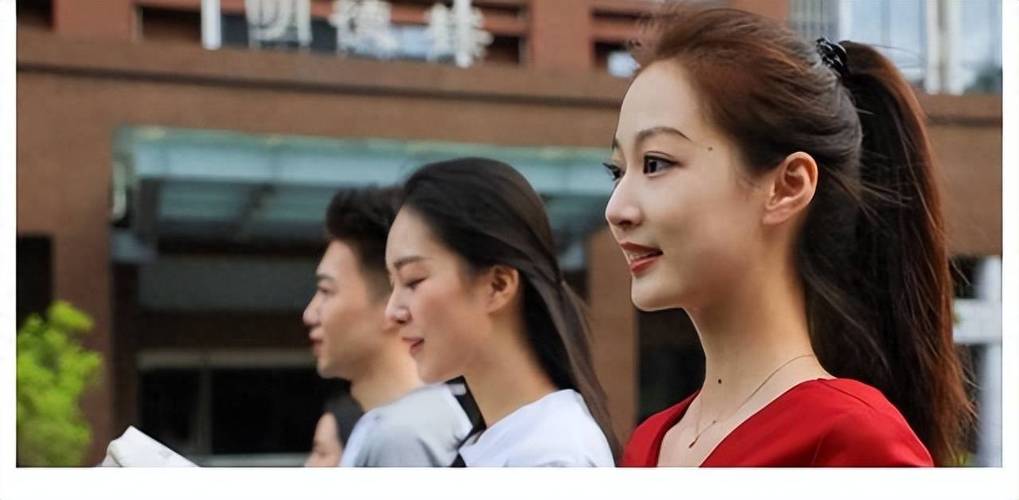 冯琳：迎来开门红，以97.359的高分喜提2023主持人大赛第一期冠军